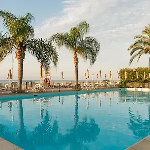 elegante-appartamento-con-giardino-privato.hotelitalianriviera.com/